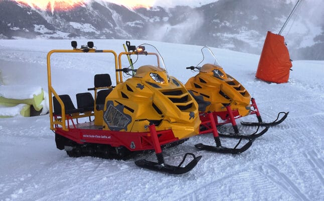 jellow twin-sisters operating at the Skischule Fiss-Ladis in Tirol.