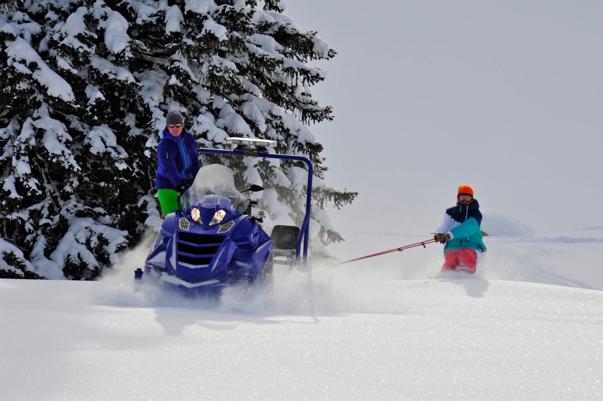 floats on the powder