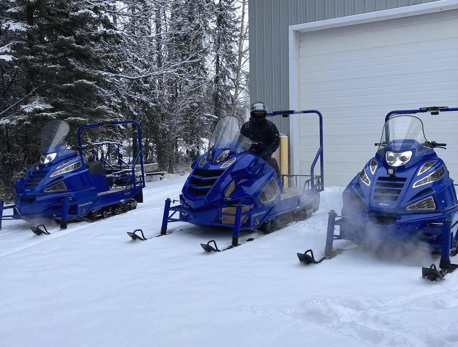 schneeページ Sherpa fleet - Alpina Snowmobiles