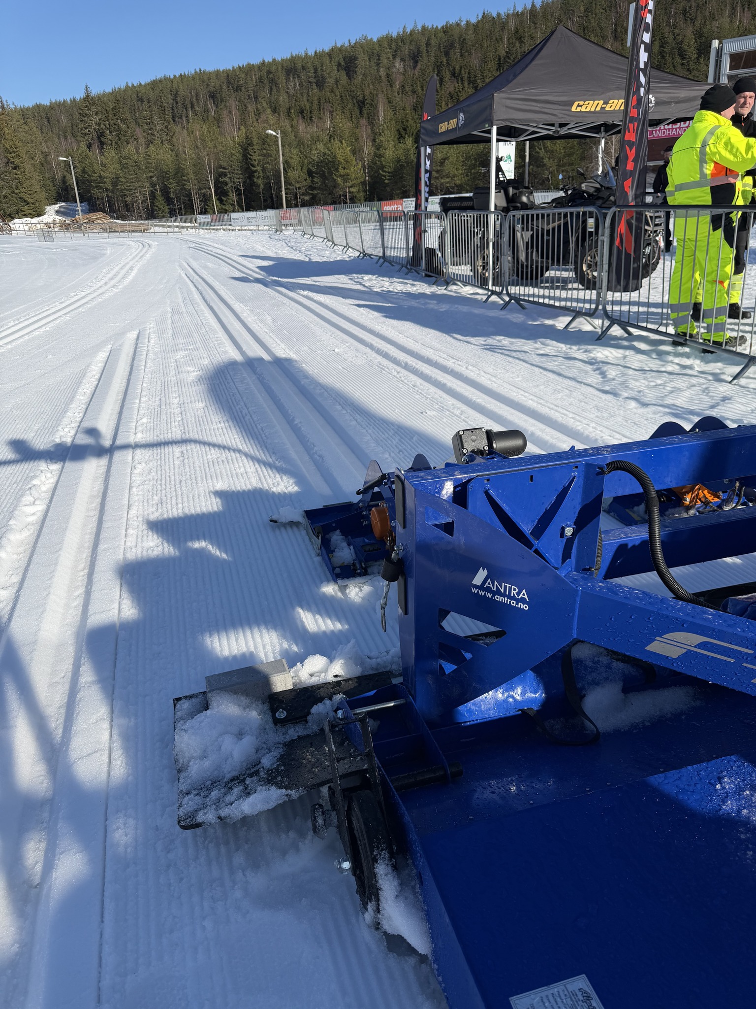 Alpina F-250 snow groomer creating professional cross-country ski tracks in Norway